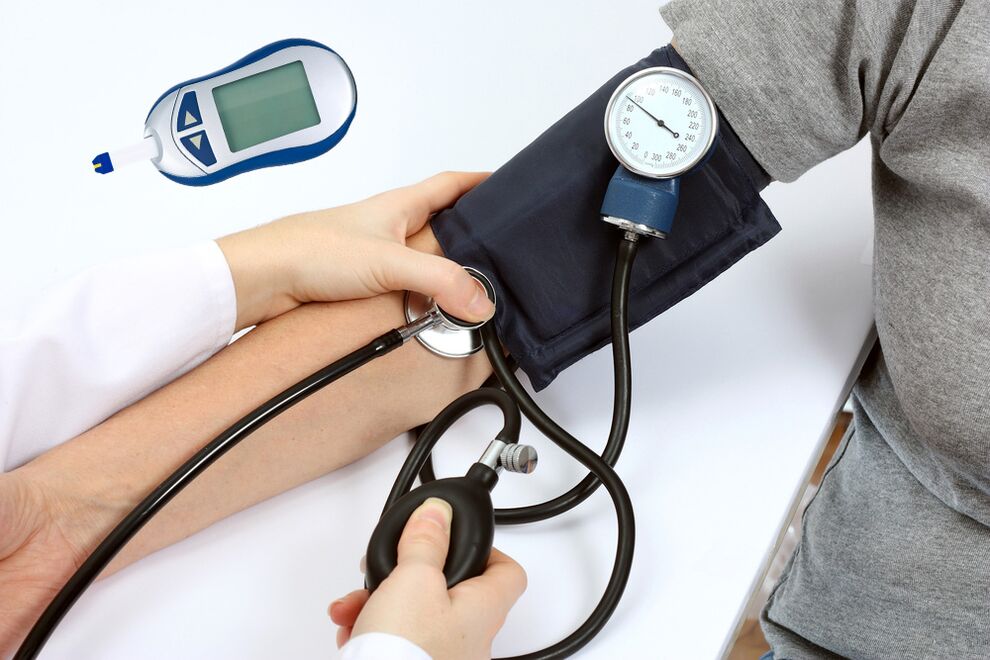 Mesure de la pression artérielle pour l'hypertension artérielle
